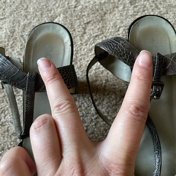 Gucci Lizard T-Strap Heel Sandals Sz 9 Block Heel Crystals FLAWS-missing crystal - Picture 5 of 15